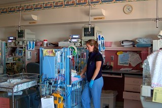 nurse in NICU